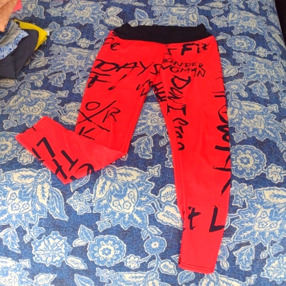 Red Butt Scrunch Graffiti Leggings size Medium